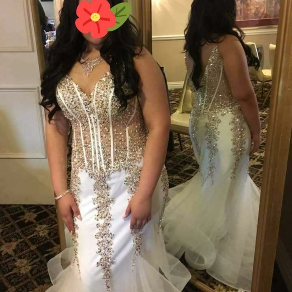 JOVANI WHITE GOLD & SILVER DRESS 👗 - Picture 7 of 8